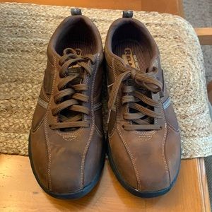 Sketchers Levoy size 10